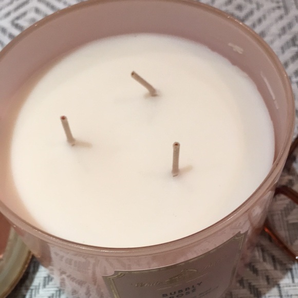 Bath and Body Works 3 Wick Scented Candle "Bubbly Rose´" - Picture 3 of 4